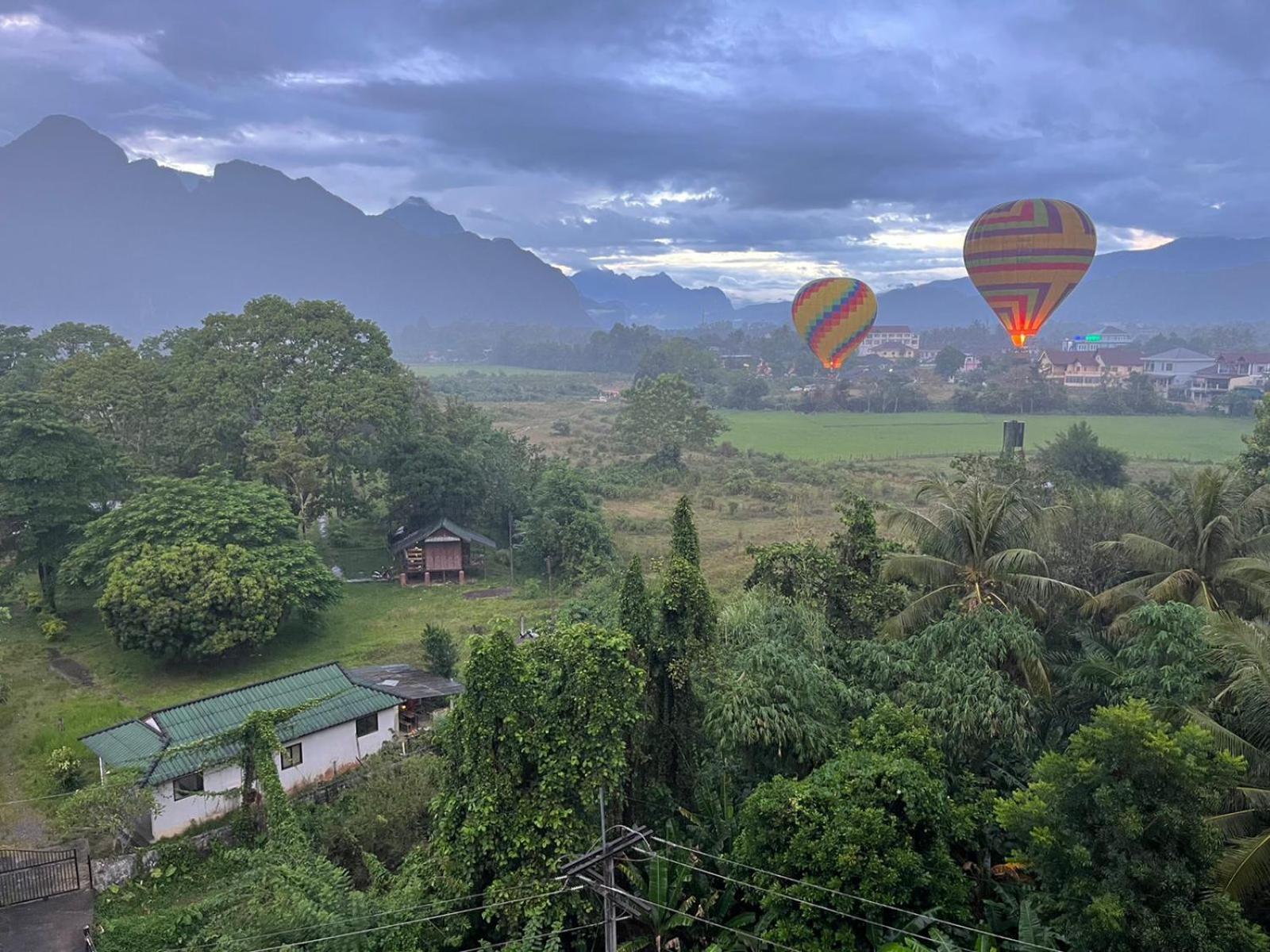 Vang Vieng Th Central Park Hotel Экстерьер фото